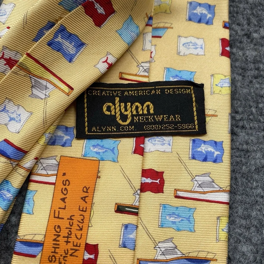 Alynn Neckwear cruise pre yellow